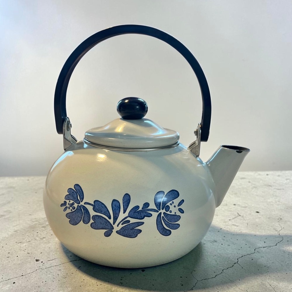 Vintage Pfaltzgraff Yorktowne Enamel Tea Kettle White Blue Floral Teapot